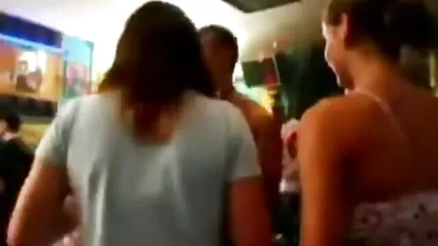 Các gã phim sex ngắn nhật đàn ông đẹp vào thổi một LỖ đít
