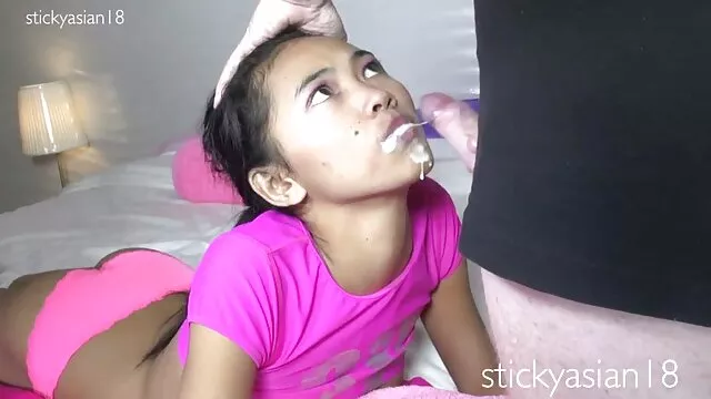 Fuck nhỏ trên mông của một phim zez nhat ban cô gái